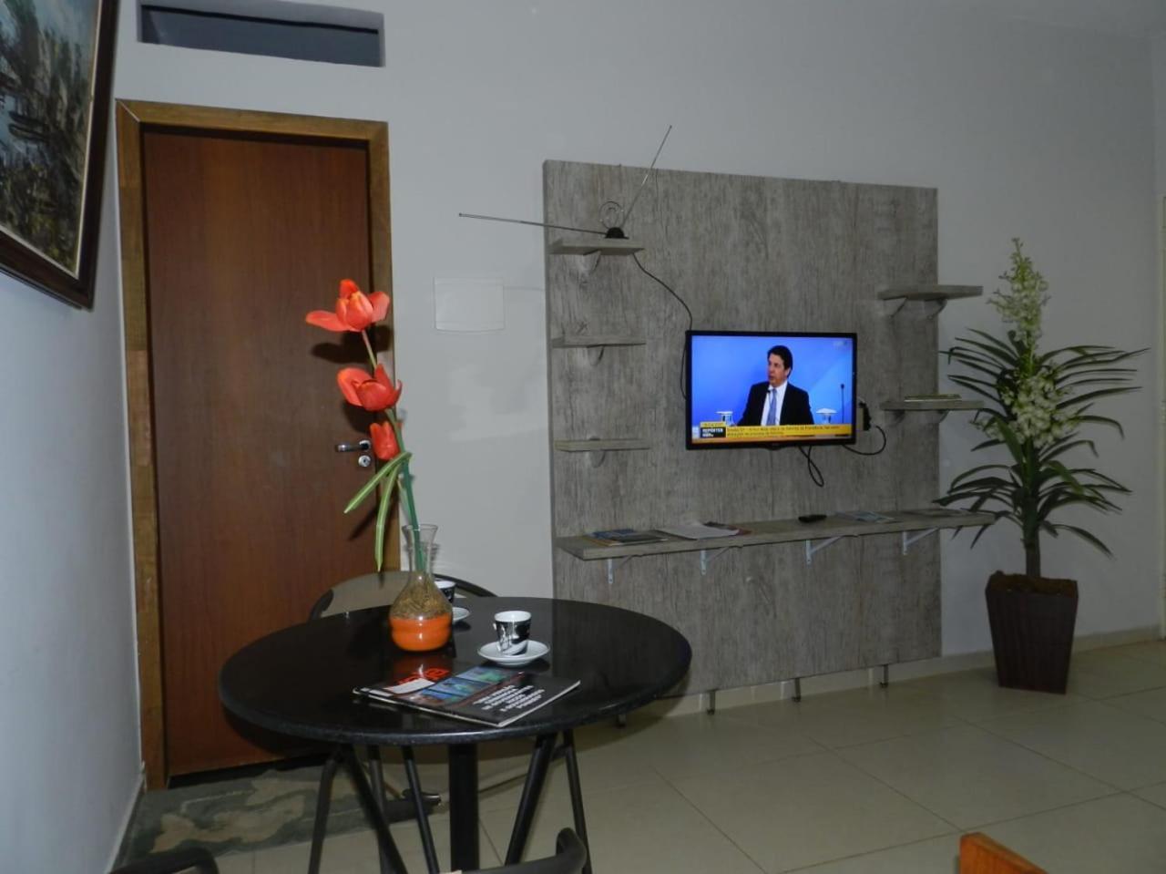 No Centro De Brasilia. Apartment