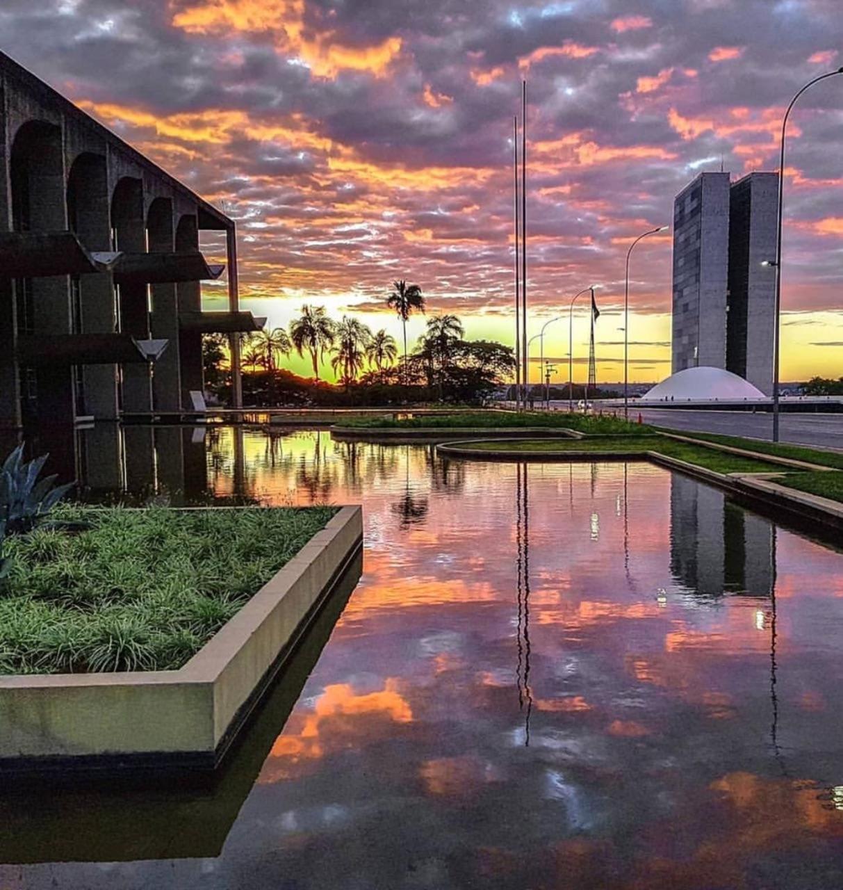 No Centro De Brasilia. Apartamento *
